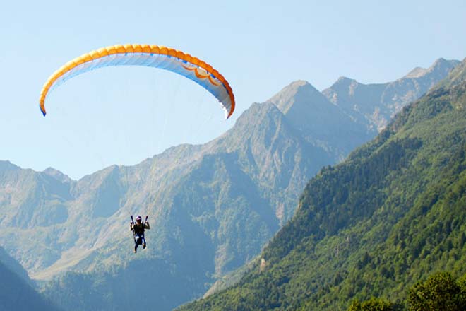 paragliding in dharamshala